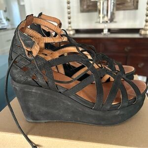 Gentle Souls Joy Shoes in Mushroom Tan